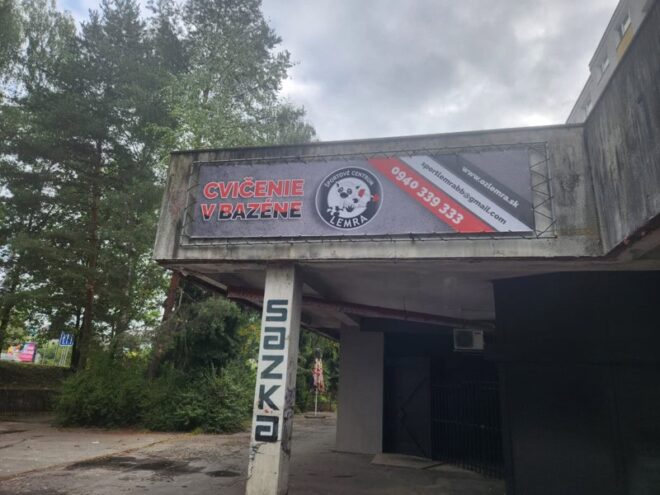 banner na konštrukcii