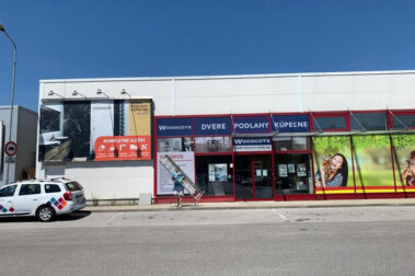 nasvietený bilboard, polep okien