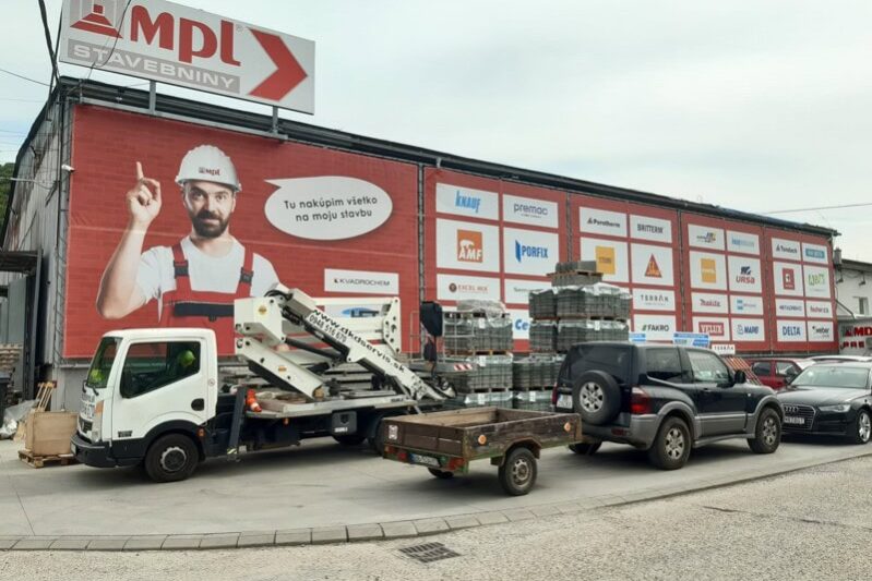 mesh banner, reklamná tabuľa
