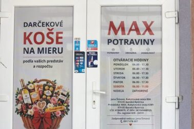 Reklamné tabule na dverách